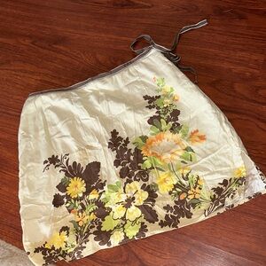 Tommy Bahama 100% silk Cream Floral Mini skort with pockets & side zipper size 4